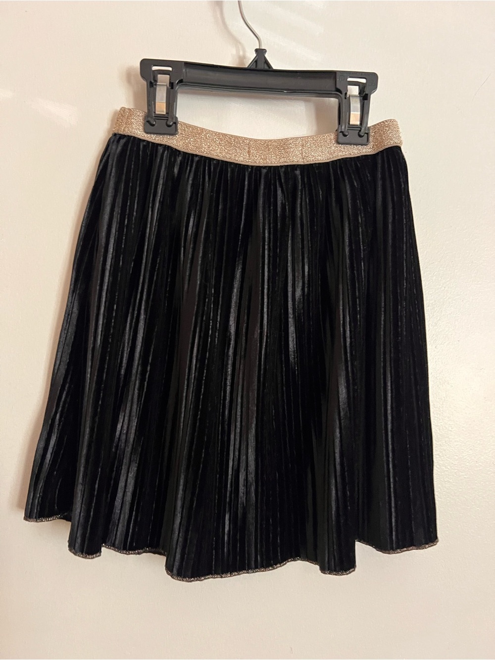 Zara Black Velvet Pleated Skirt with Gold Waistband - Picture 7 of 8